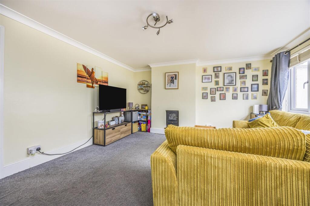 12 Passfield Walk, Havant-PorticoMarketing-SarahOl