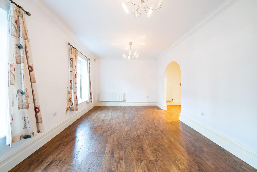 Lounge/Diner with easy access kitchen.