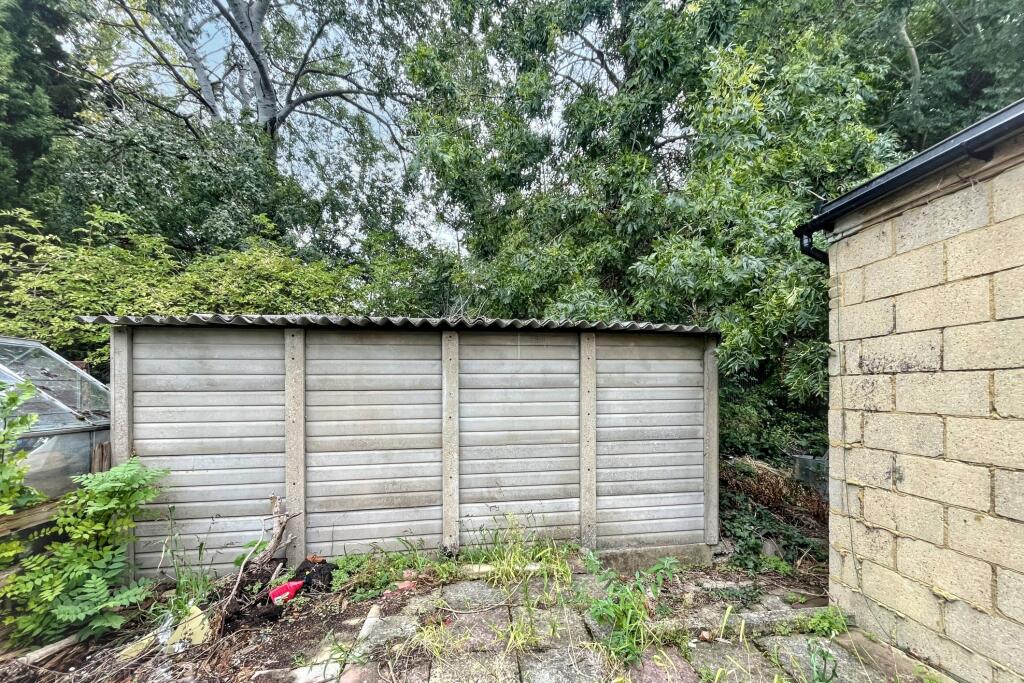 82 Hamilton Avenue, Sutton, Surrey, SM3 9RL