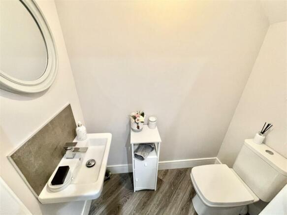 Cloakroom/wc