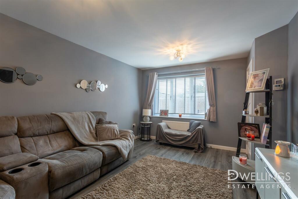 HAZELWELL AVENUE - LOUNGE