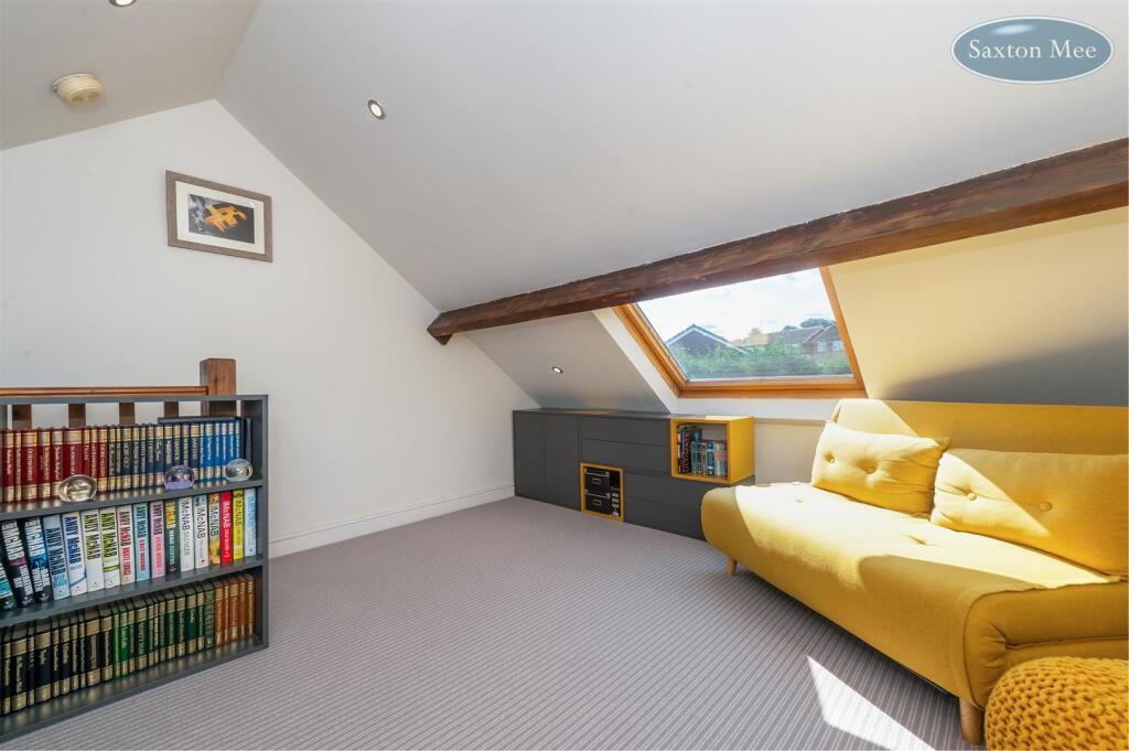 carr rd - bedroom 2 8806.jpg