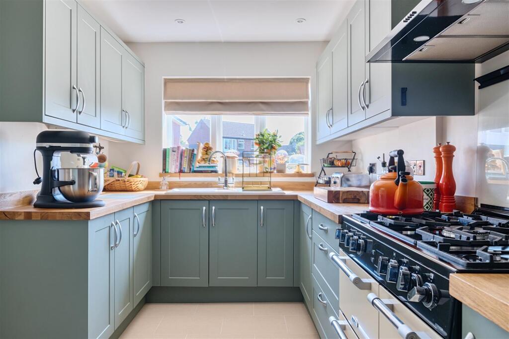 Modern Fitted Kitchen