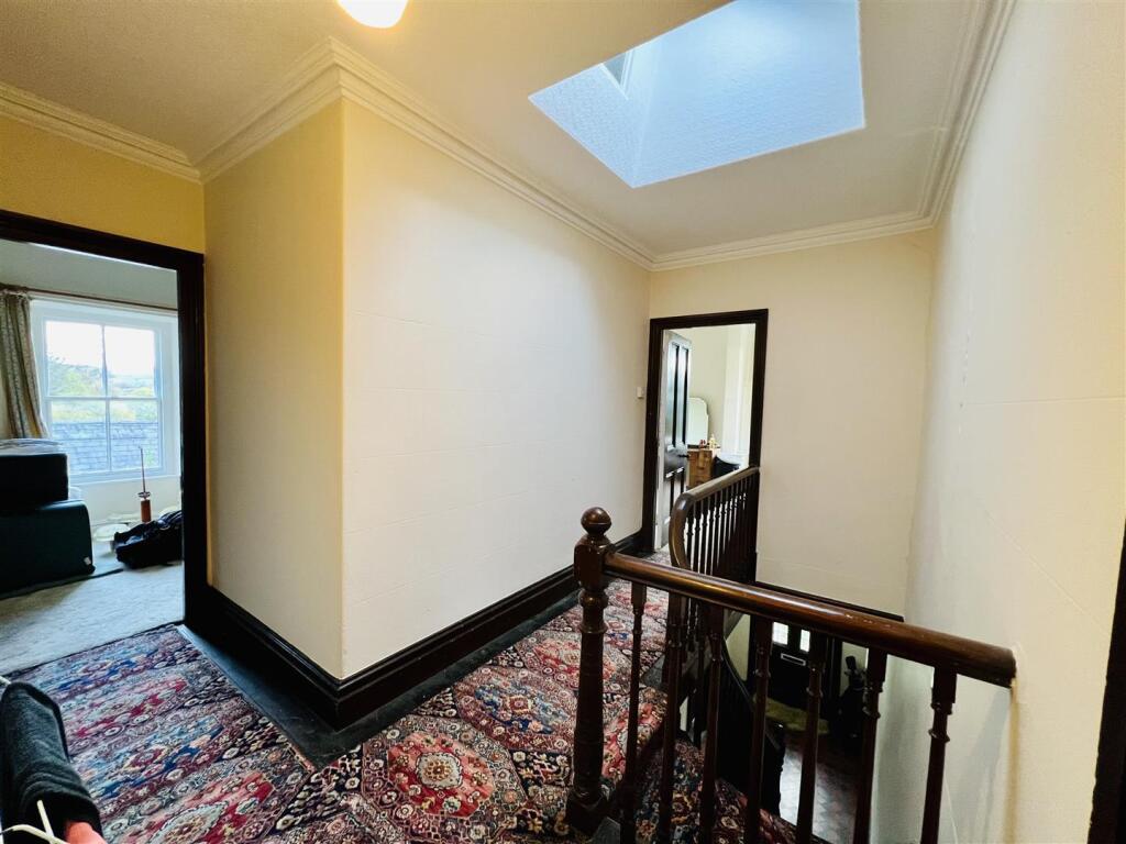 1ST FLOOR - LANDING