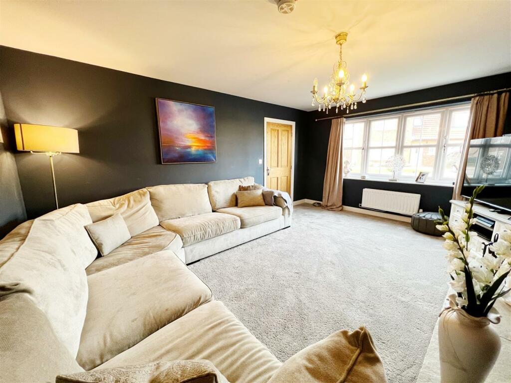 Lounge pic 3.jpg