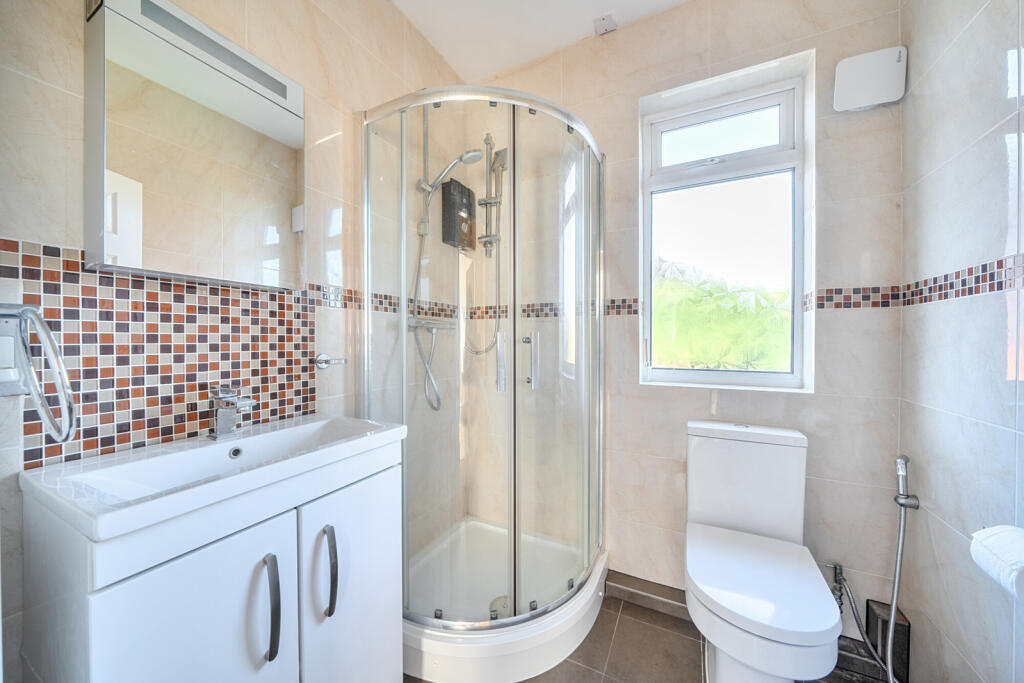 1396018-20-695bba...