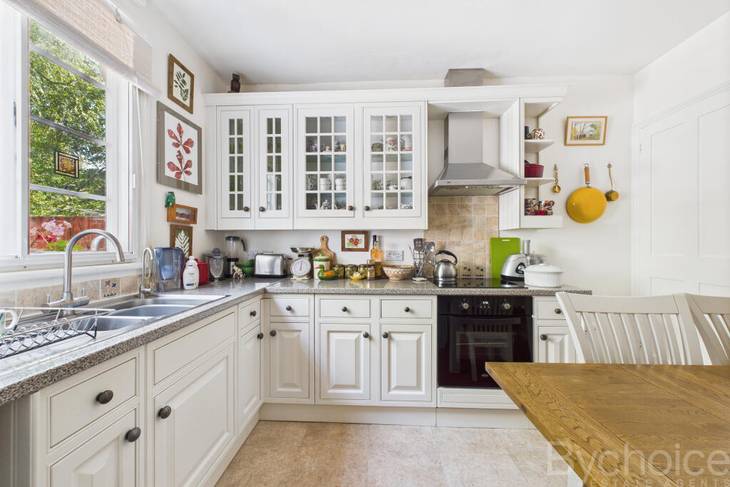 CAM05454G0-PR0042-STILL005