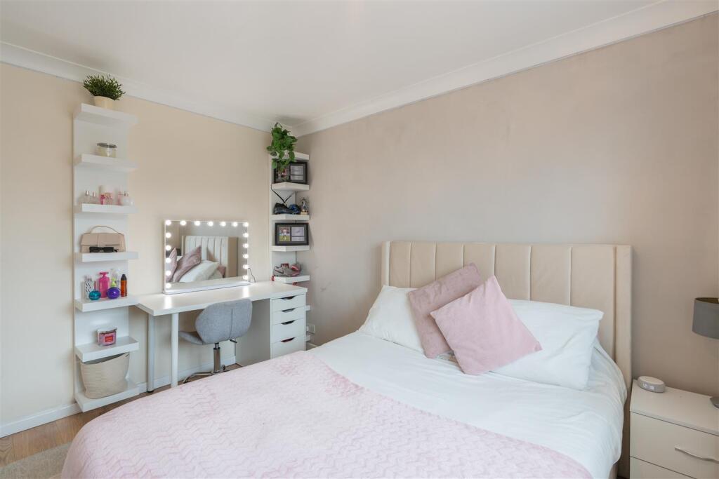 15 Turnberry Close-20.jpg