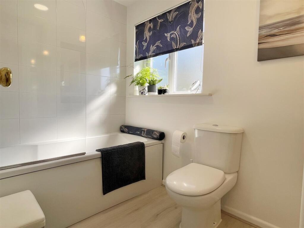 Bathroom 1.JPG