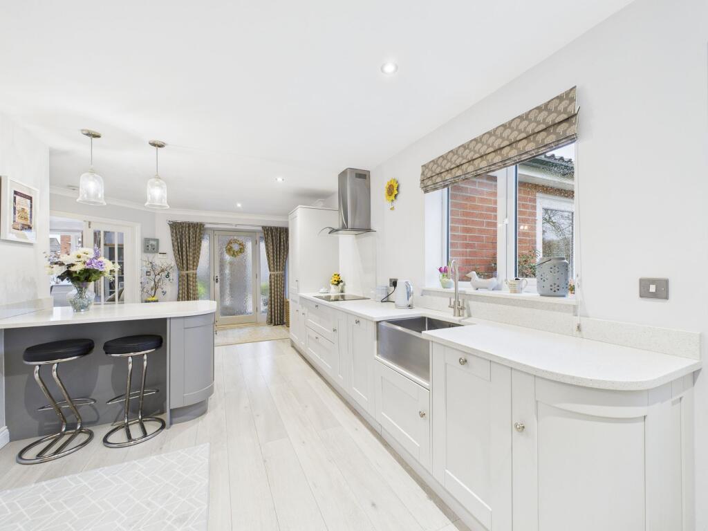 OPEN PLAN KITCHEN/DINER