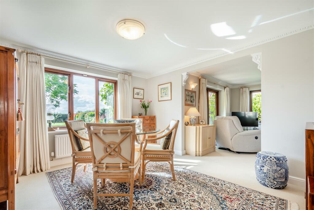 8569268-interior5.jpg