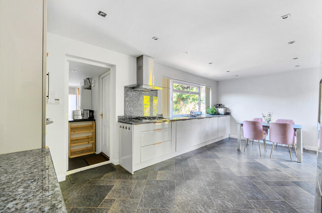 1336309-7-6899b33...