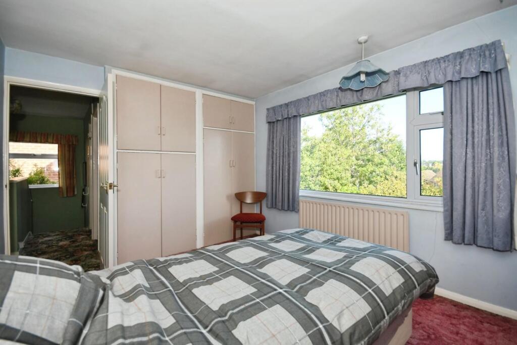 BEDROOM 1 02.jpg
