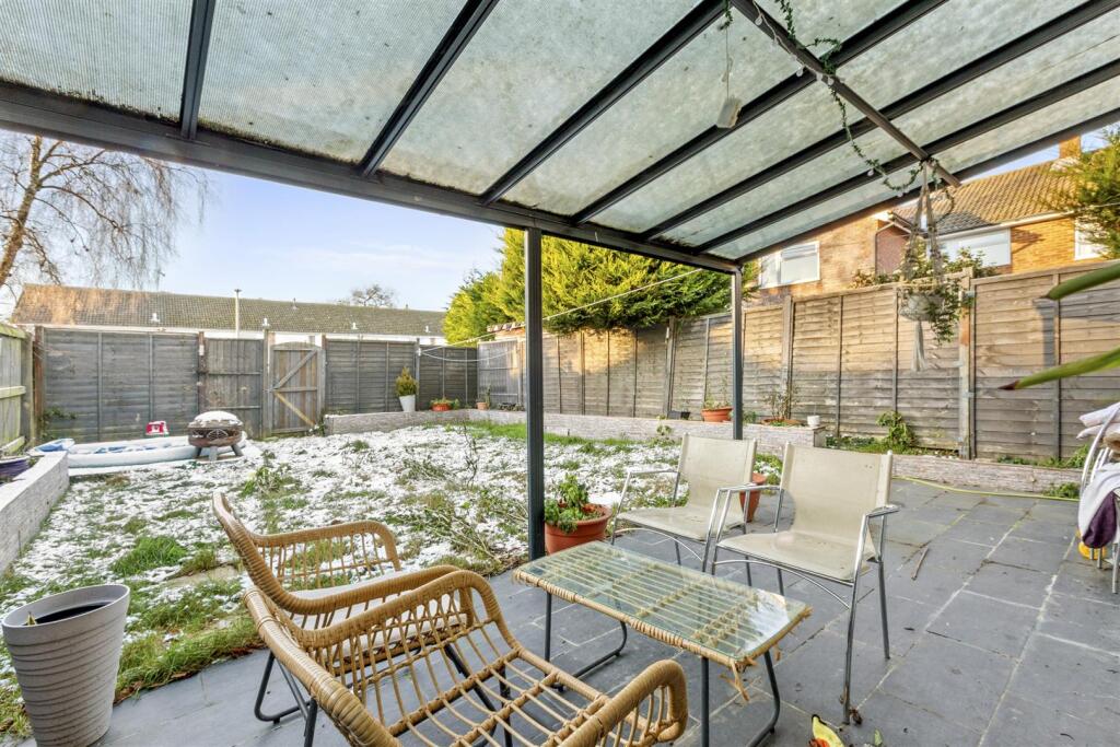 Photos_High Res_5 Bowler Lea, HP13 5UD-11.jpg