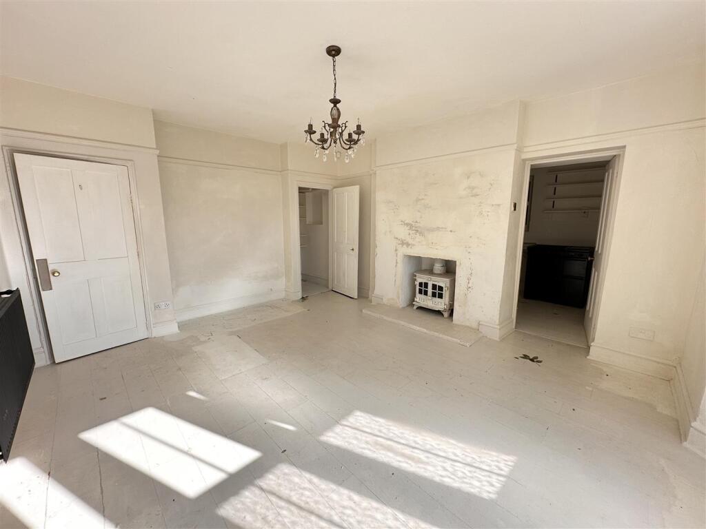 Living Room 2.jpg