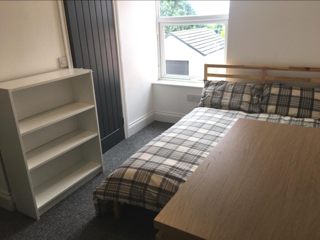 Upstairs back bedbath