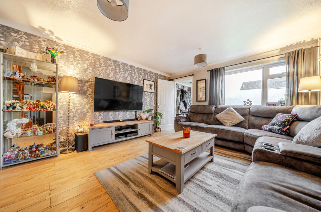 1383497-8-692470e...