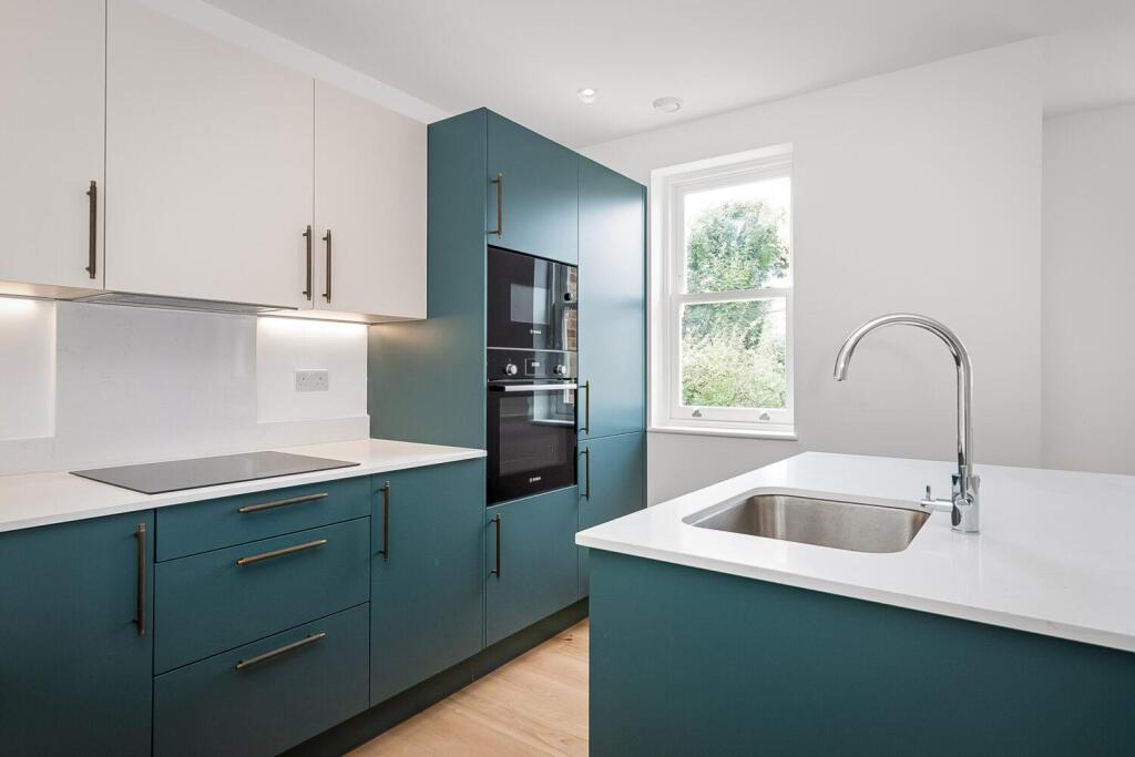 6. Kitchen.jpg