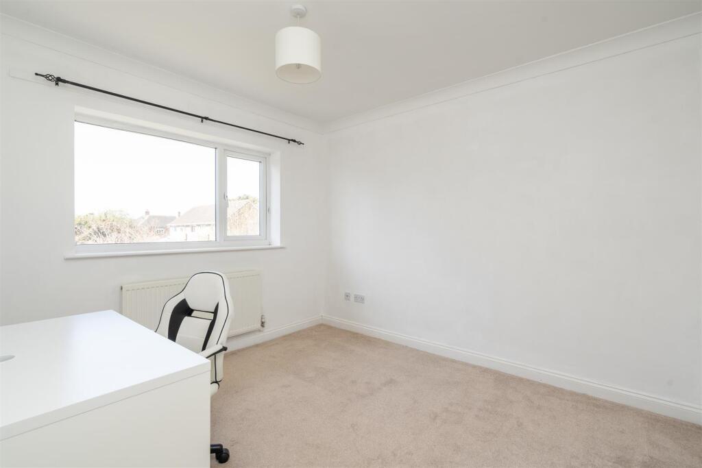 10 Milton Close_1.jpg