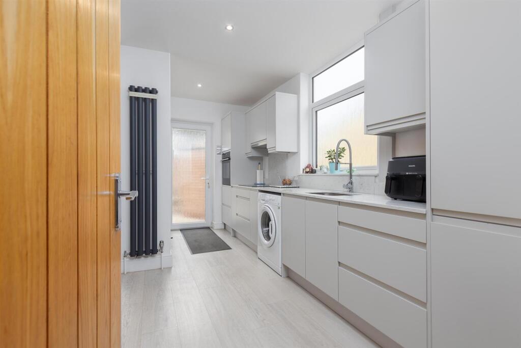 7 Shenstone Avenue, Rugby (5).jpg