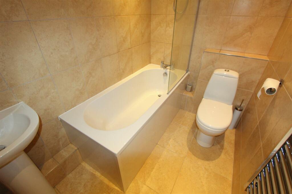 The Hamlet, Sally Calvert, Bathroom.jpg