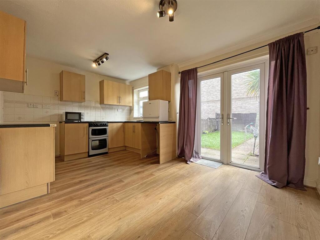 Kitchen /Dining Area