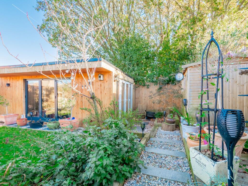 Garden/Summerhouse