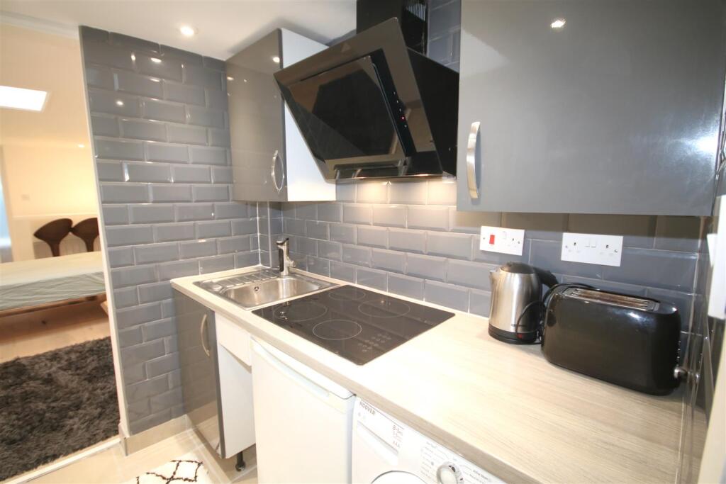 Kitchen a.JPG