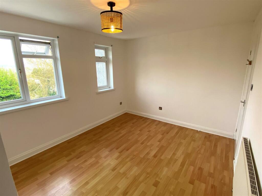 96 Trelawney Parc Bedroom 1