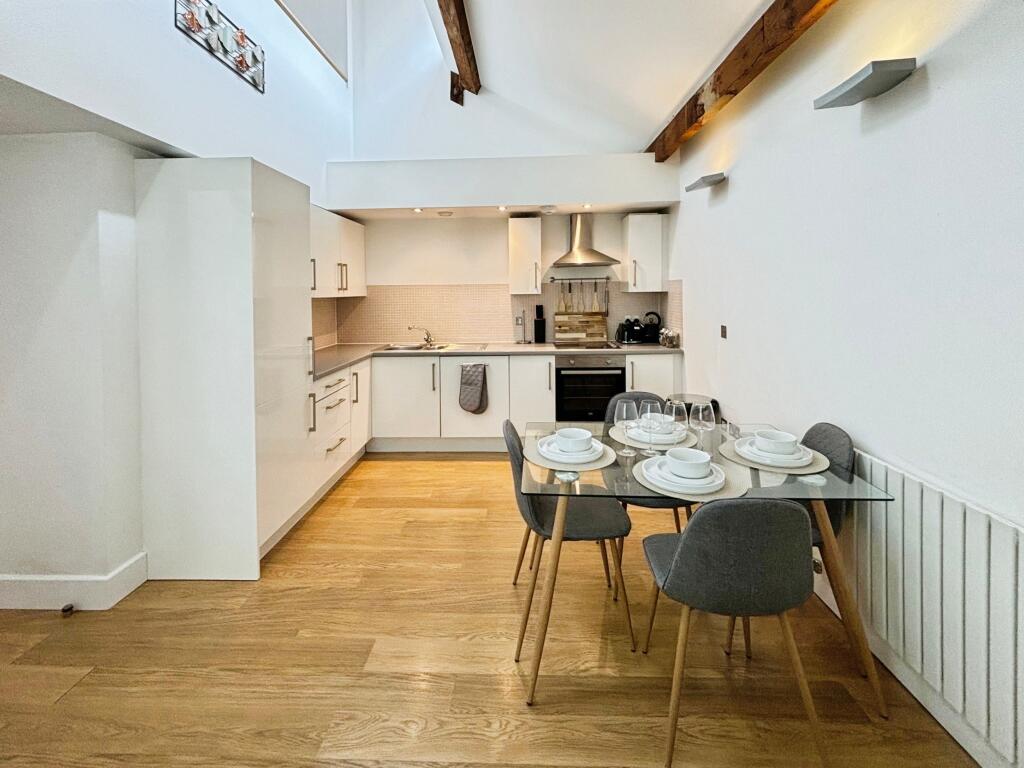 Kitchen/Dining Area