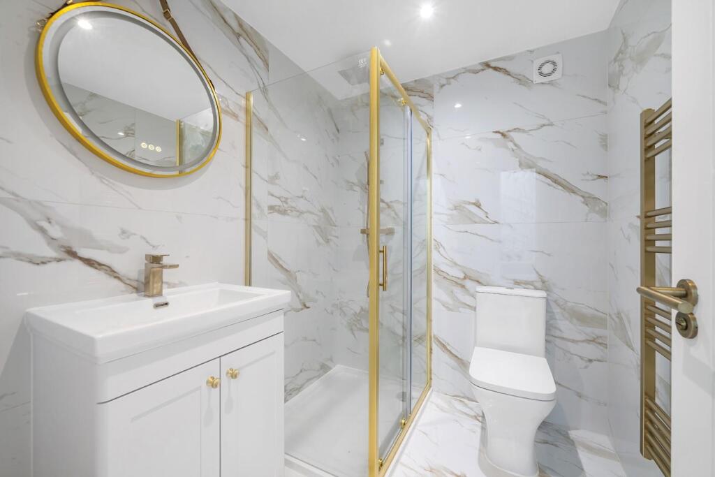 Bathroom 2.jpg