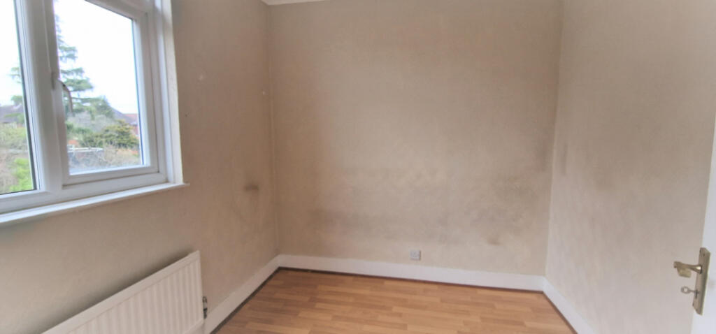REAR BEDROOM