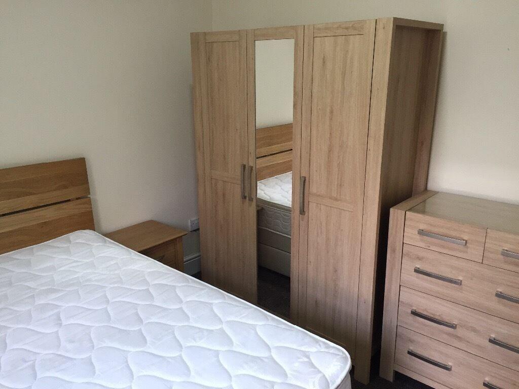 A tidy single bedroom featuring a clean mattres...