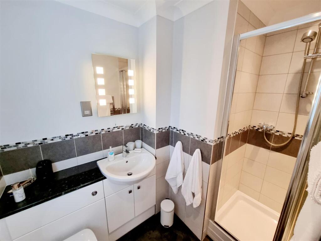 Bedroom 2 En-Suite