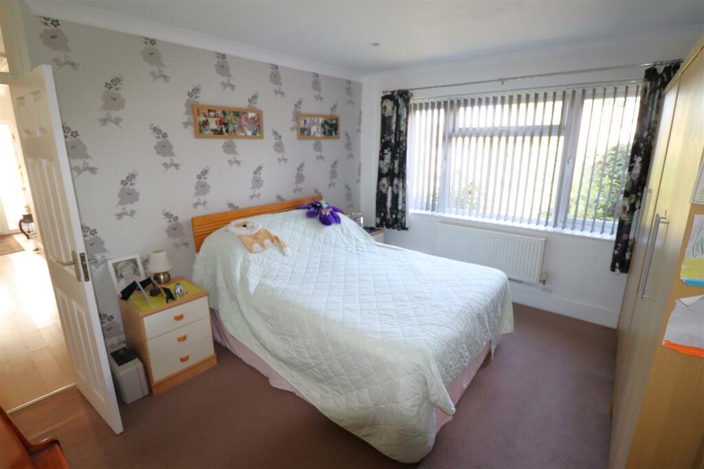 Bedroom 1 (1).JPG
