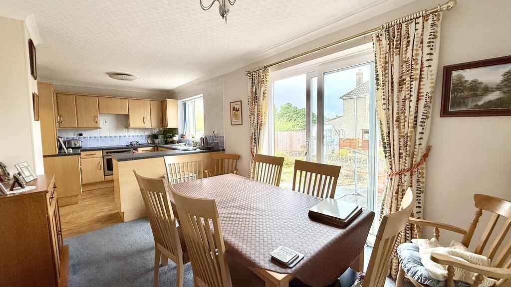 Kitchen/dining ro...