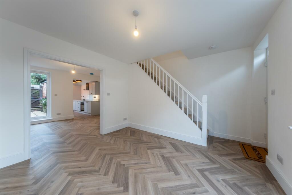 2 Coronation Terrace-016.jpg