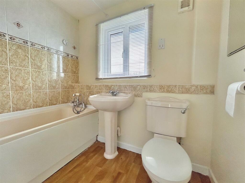 Bathroom (1).jpg