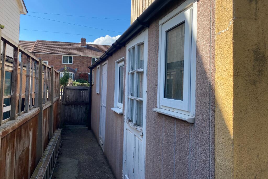 74 Quantock Road, Taunton, Somerset, TA2 7NS