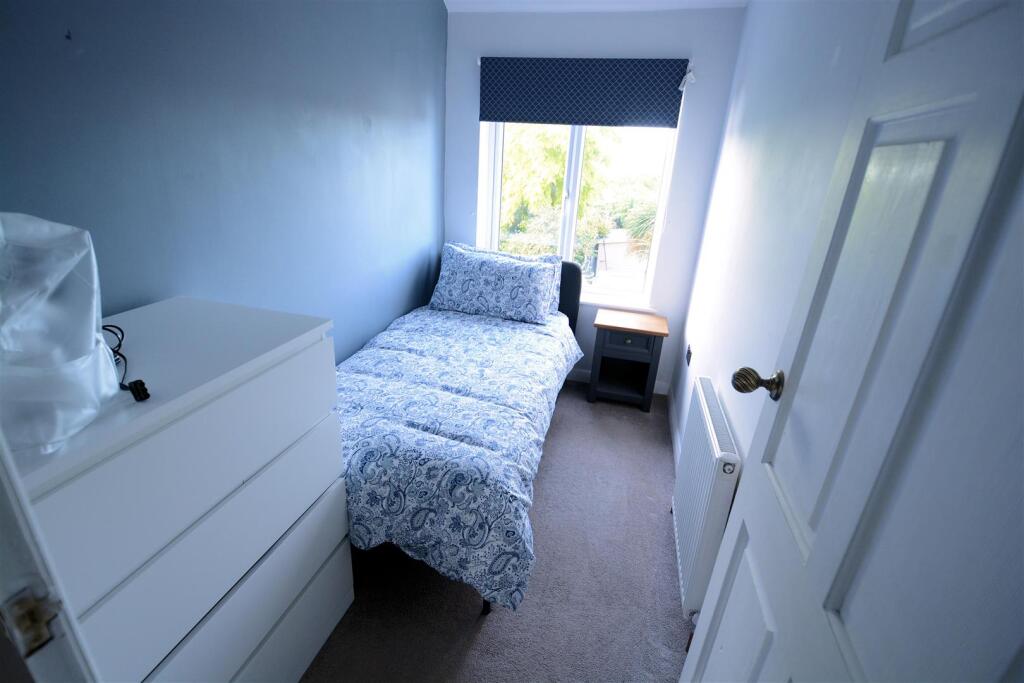 Cliffe Bed 2.jpg