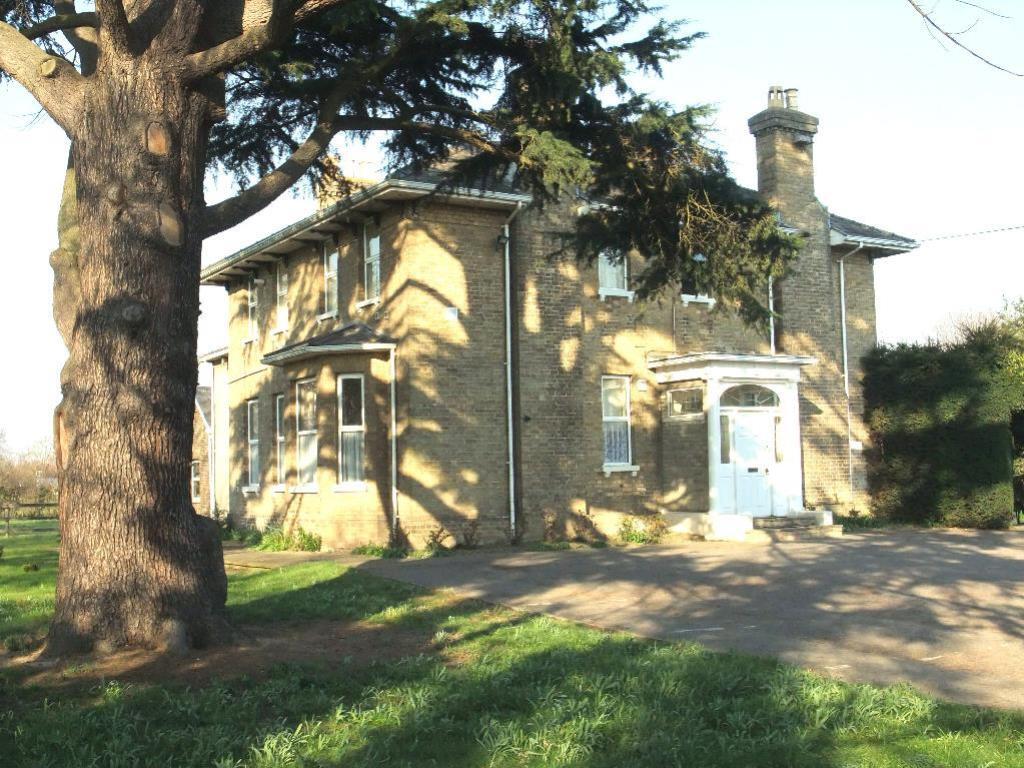 6 Silverbeck House Front View_lge