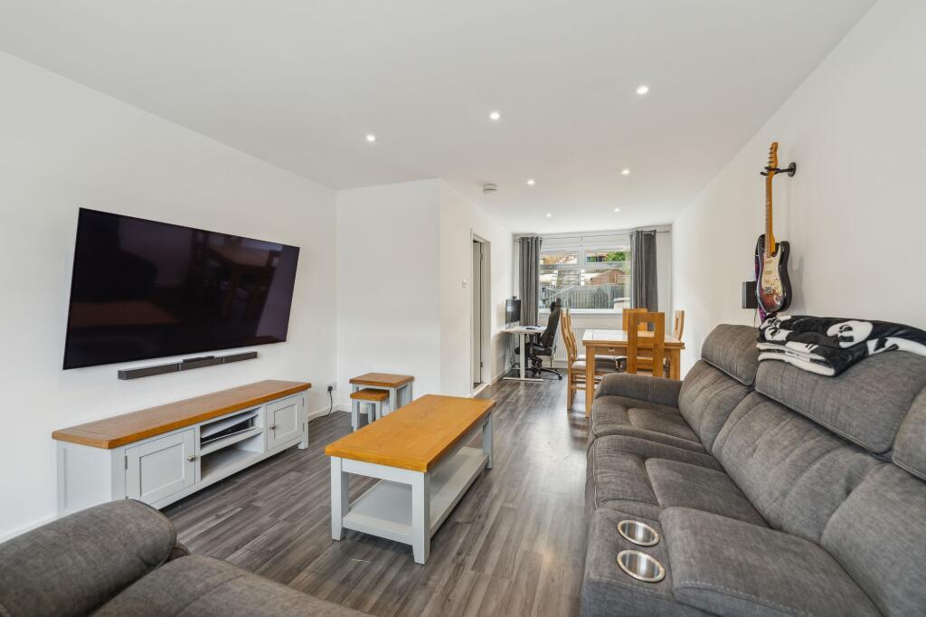 Lounge/Dining