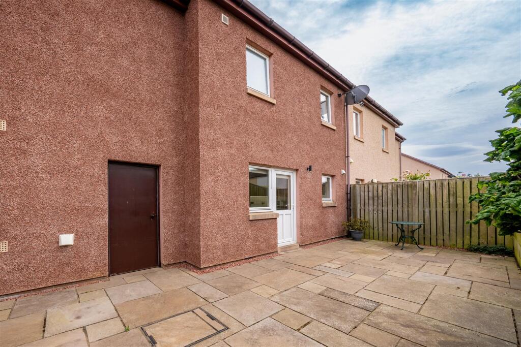 2 Fairway Court-17.jpg