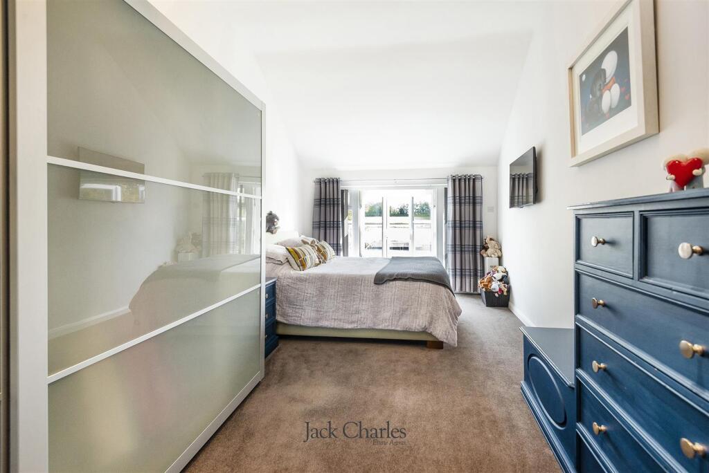 14 Fleming Way, TN10 4RU 014.jpg