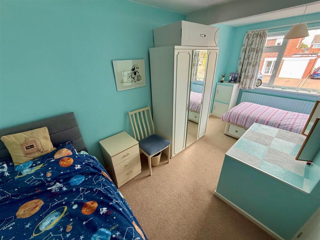 W8 Bed3.jpg