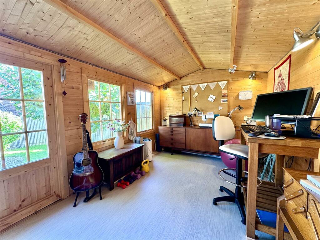 GARAGE &amp; GARDENS