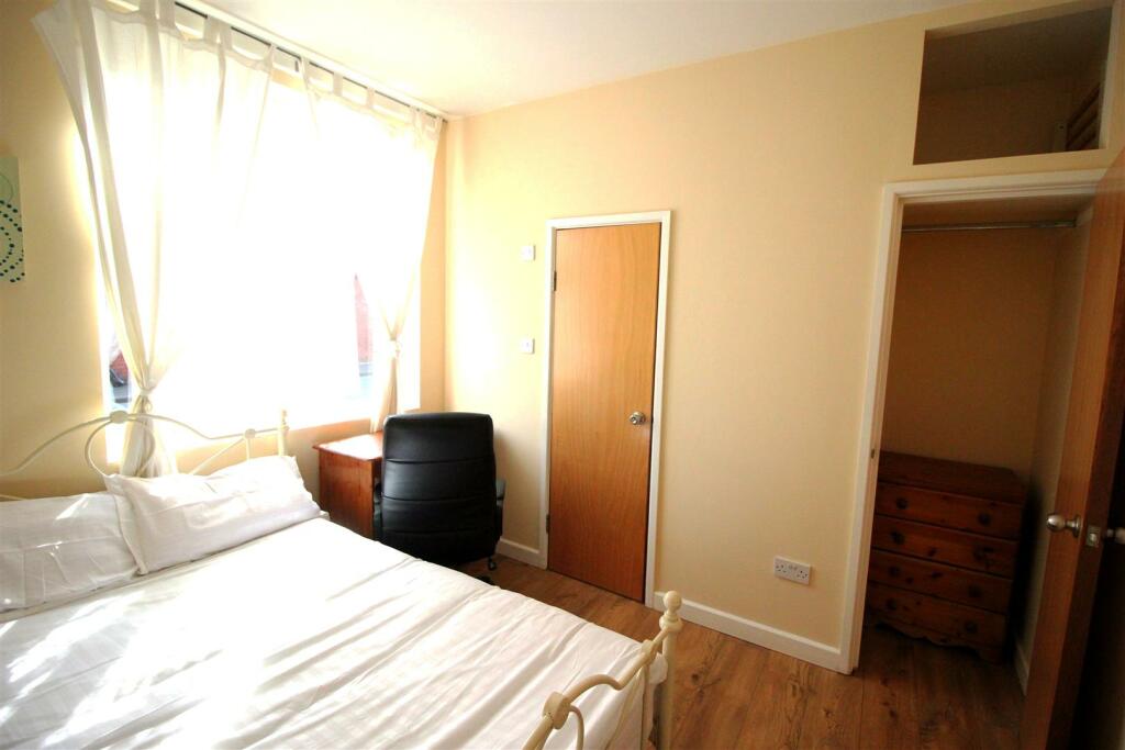Room 2 (Ensuite Room)