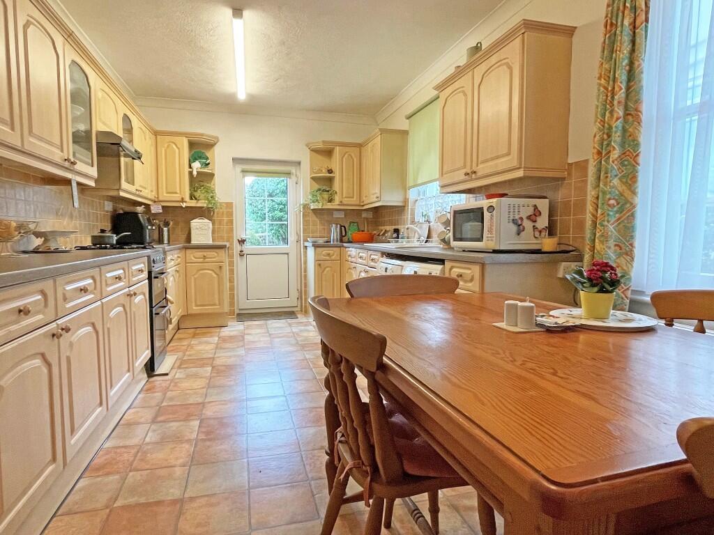 Kit/Breakfast Room