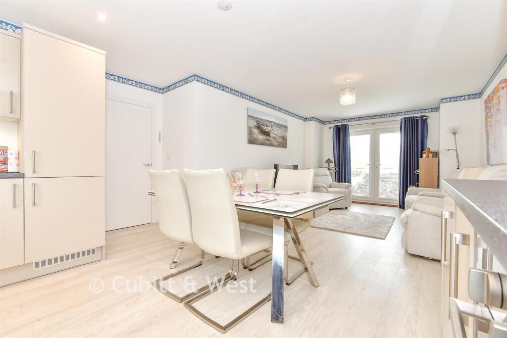 Lounge/Kitchen
