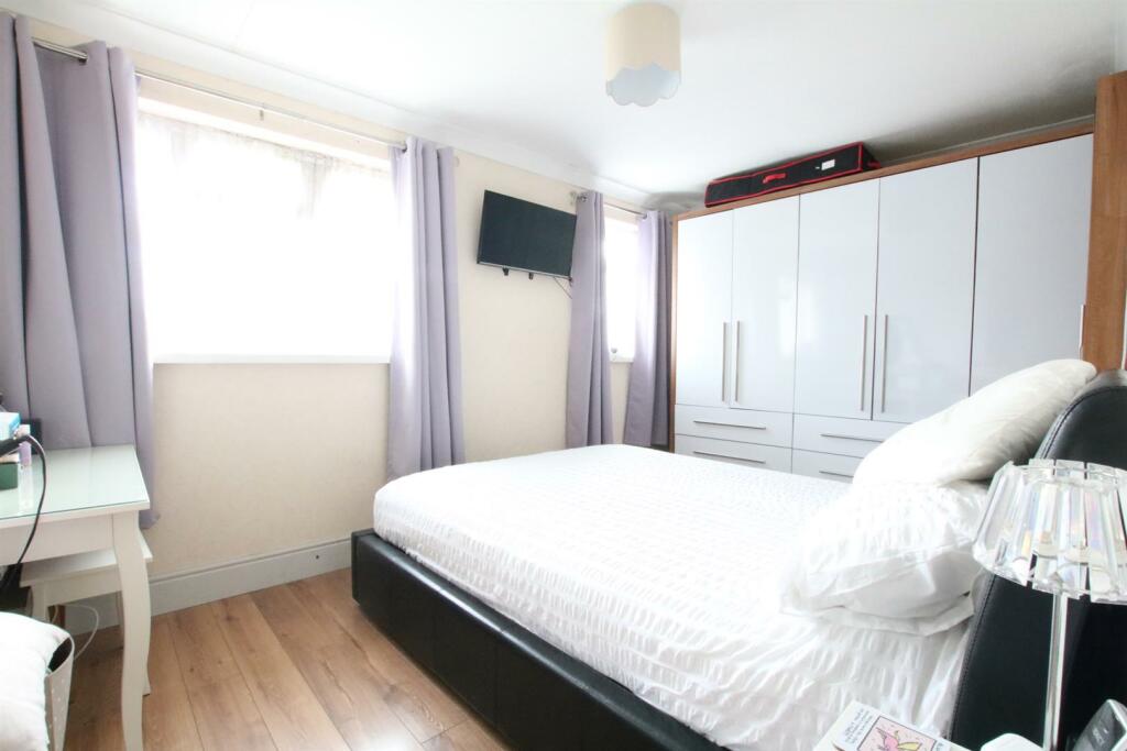 main bedroom.JPG